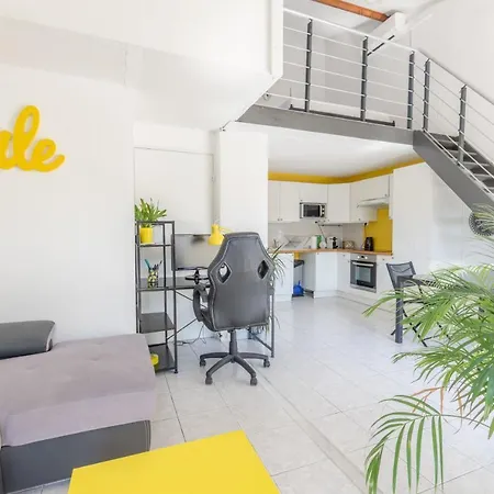 Le Smile Duplex - Lattes, Ideal Pro Wifi Netflix Proche Tram Апартаменты Лат